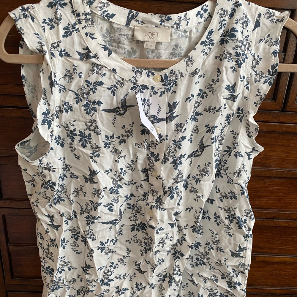 Flutter sleeve shell pullover top